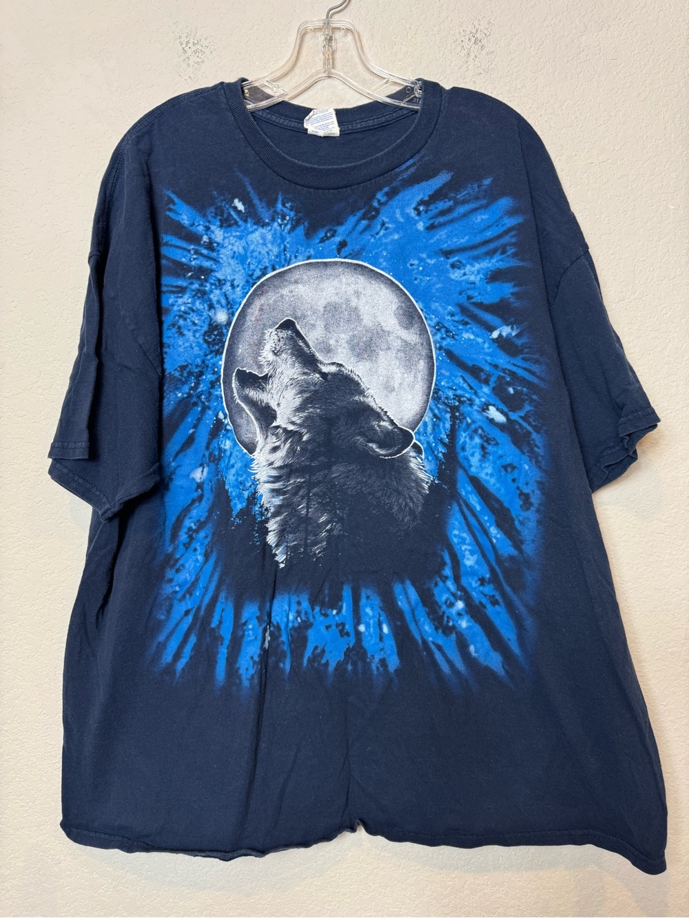 Gildan 100% Cotton Graphic Wolf Howling at Moon T-Shirt Blue & Black size 2XL